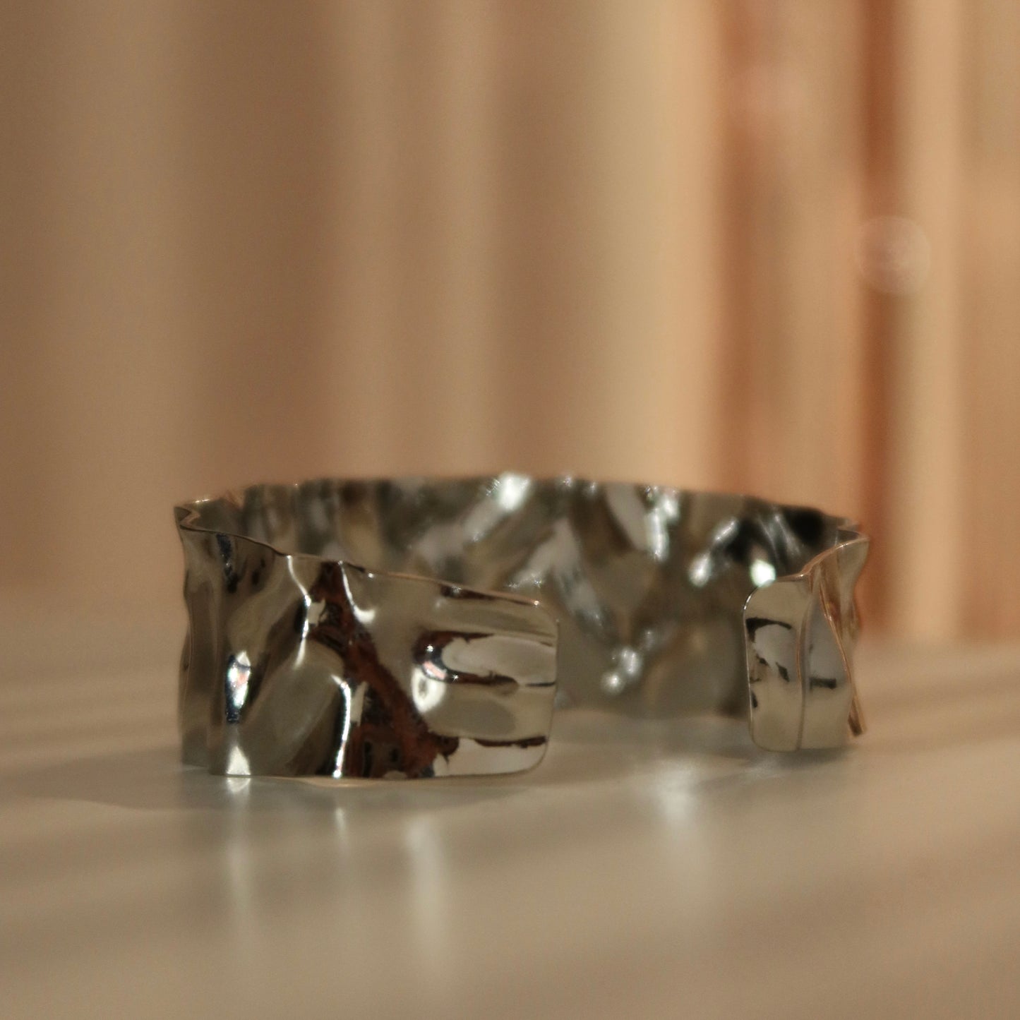 Bracciale rigido martellato acciaio