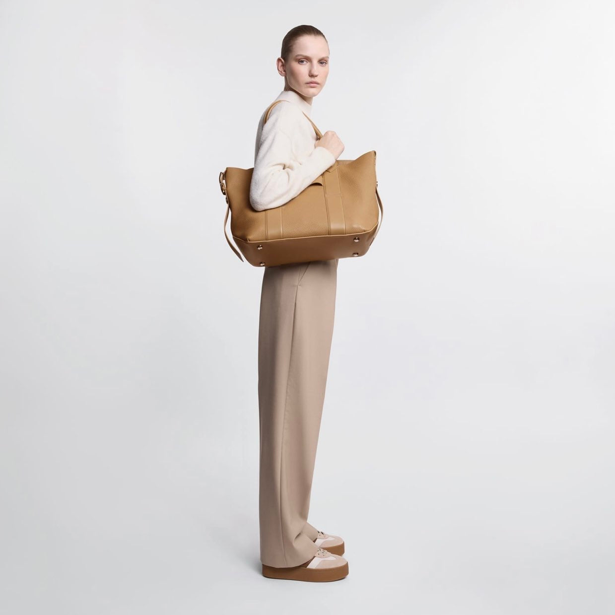 HOGAN - SCRIPT SHOPPING MEDIA CREMA